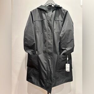 AKRIS Stylish Black/Cream Reversible Rain  Coat